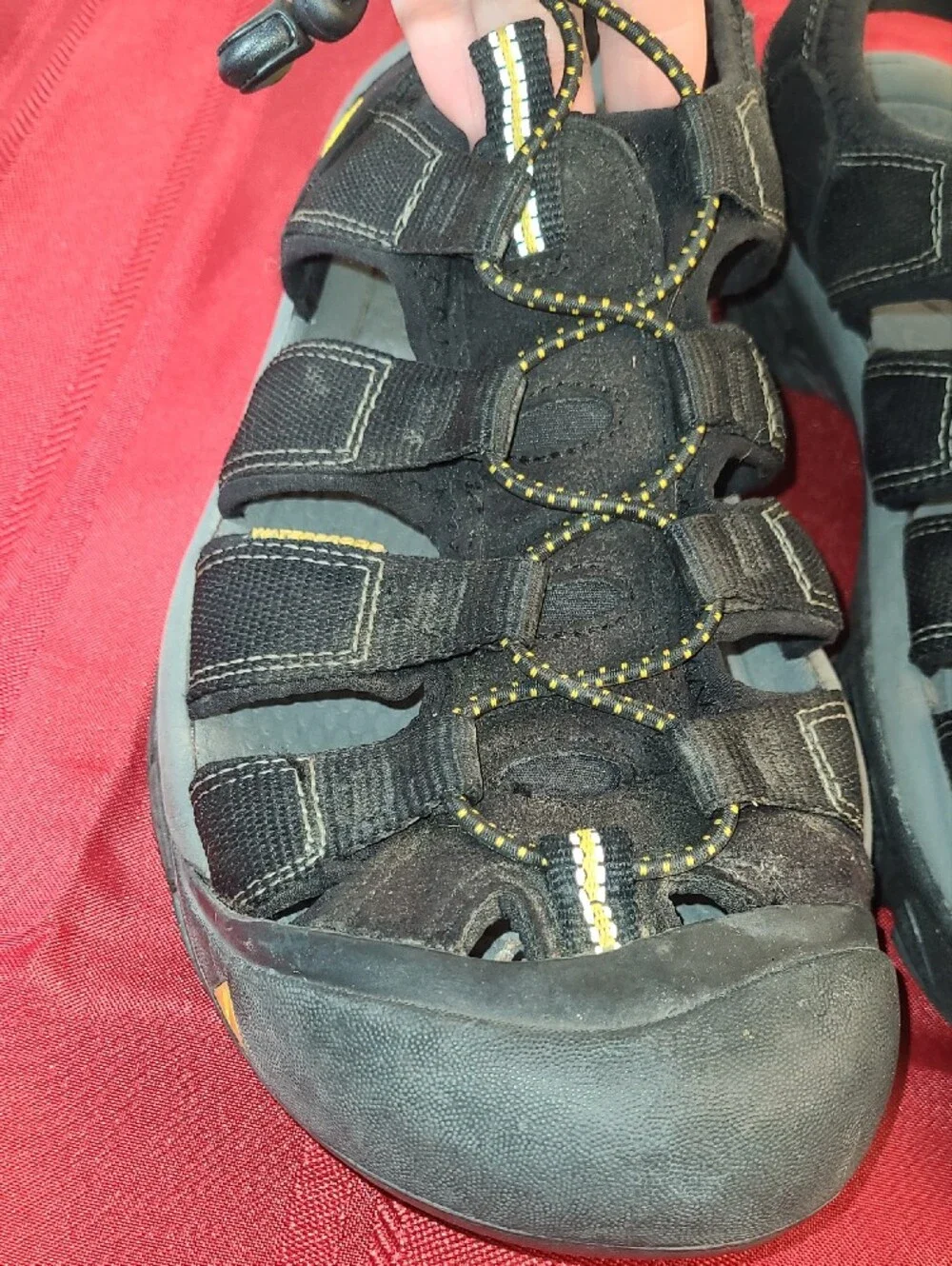 Keen Newport H2 Men’s Black and Yellow Closed-Toe Hiking Sandals Size 10.5
